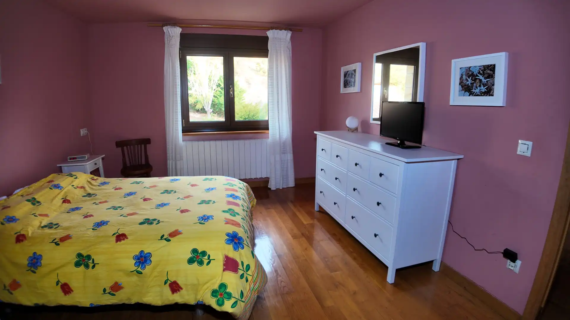 Dormitori de Finca rústica en venda en Pomar de Valdivia amb Parquet i Moblat