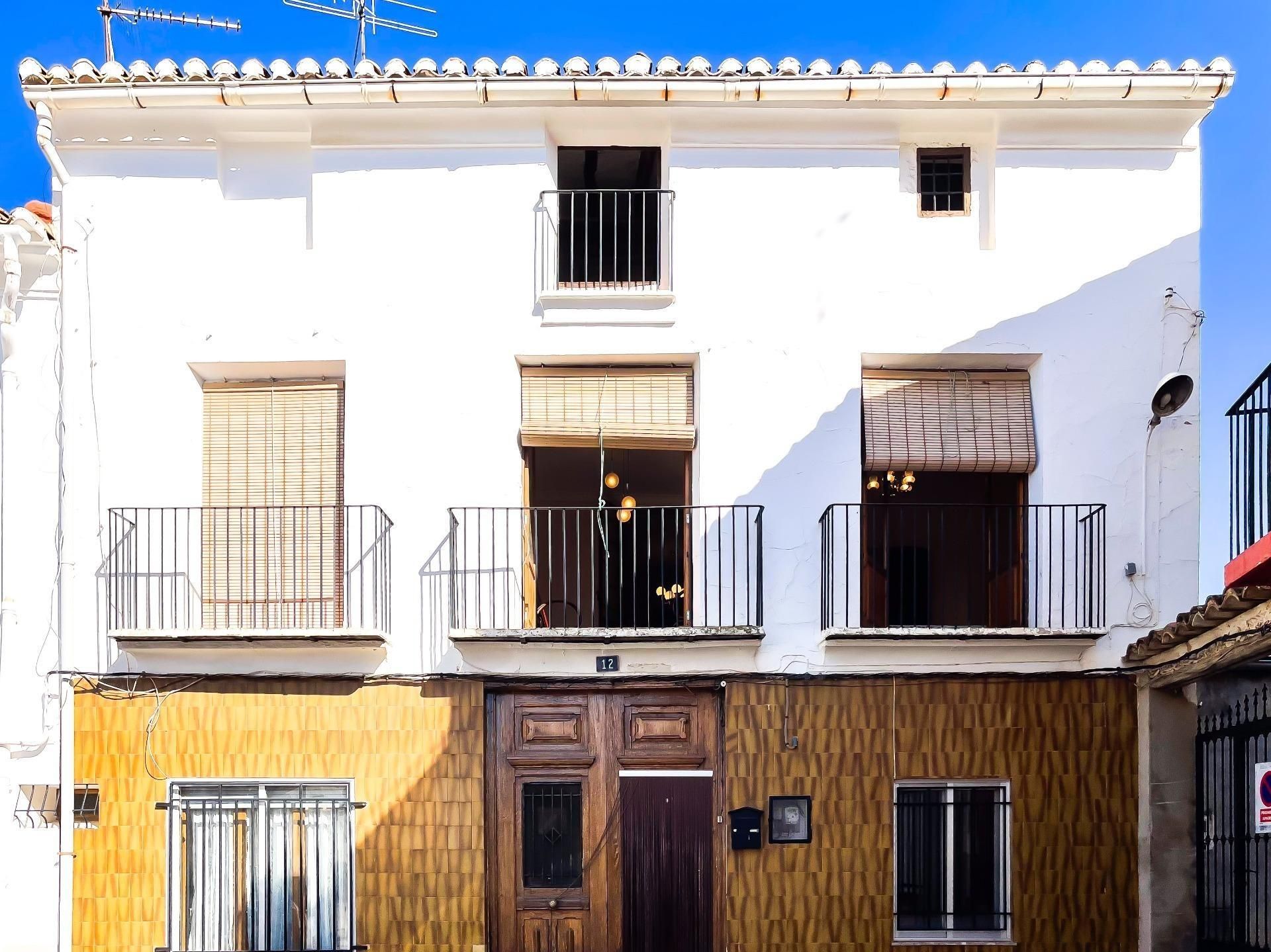Exterior view of House or chalet for sale in Caudete de las Fuentes  with Heating