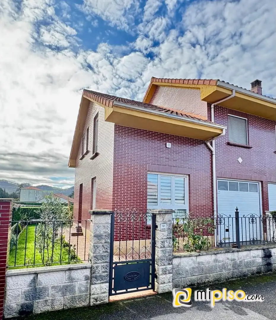 Vista exterior de Casa adosada en venta en Solórzano con Calefacción y Jardín privado