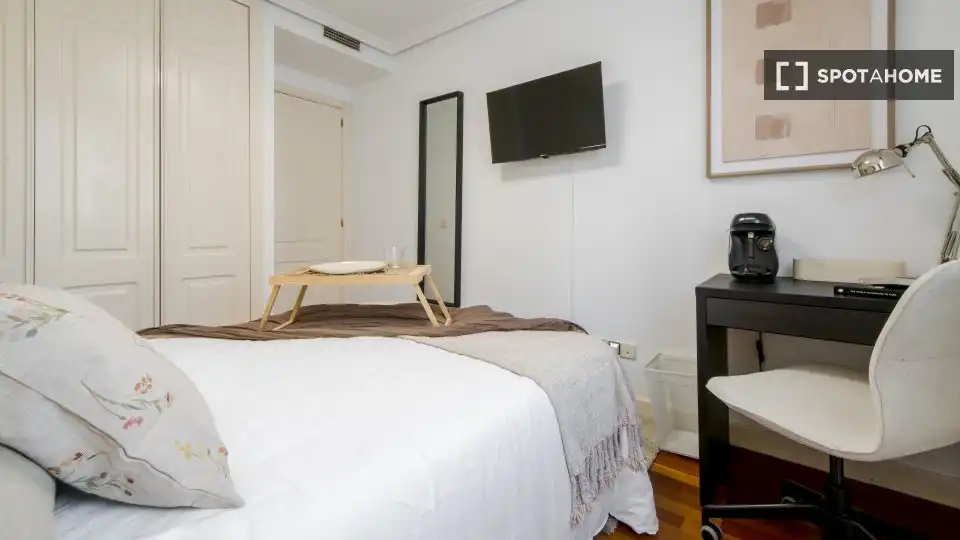 Habitación de Piso para compartir en Madrid con Aire acondicionado, Calefacción y Amueblado