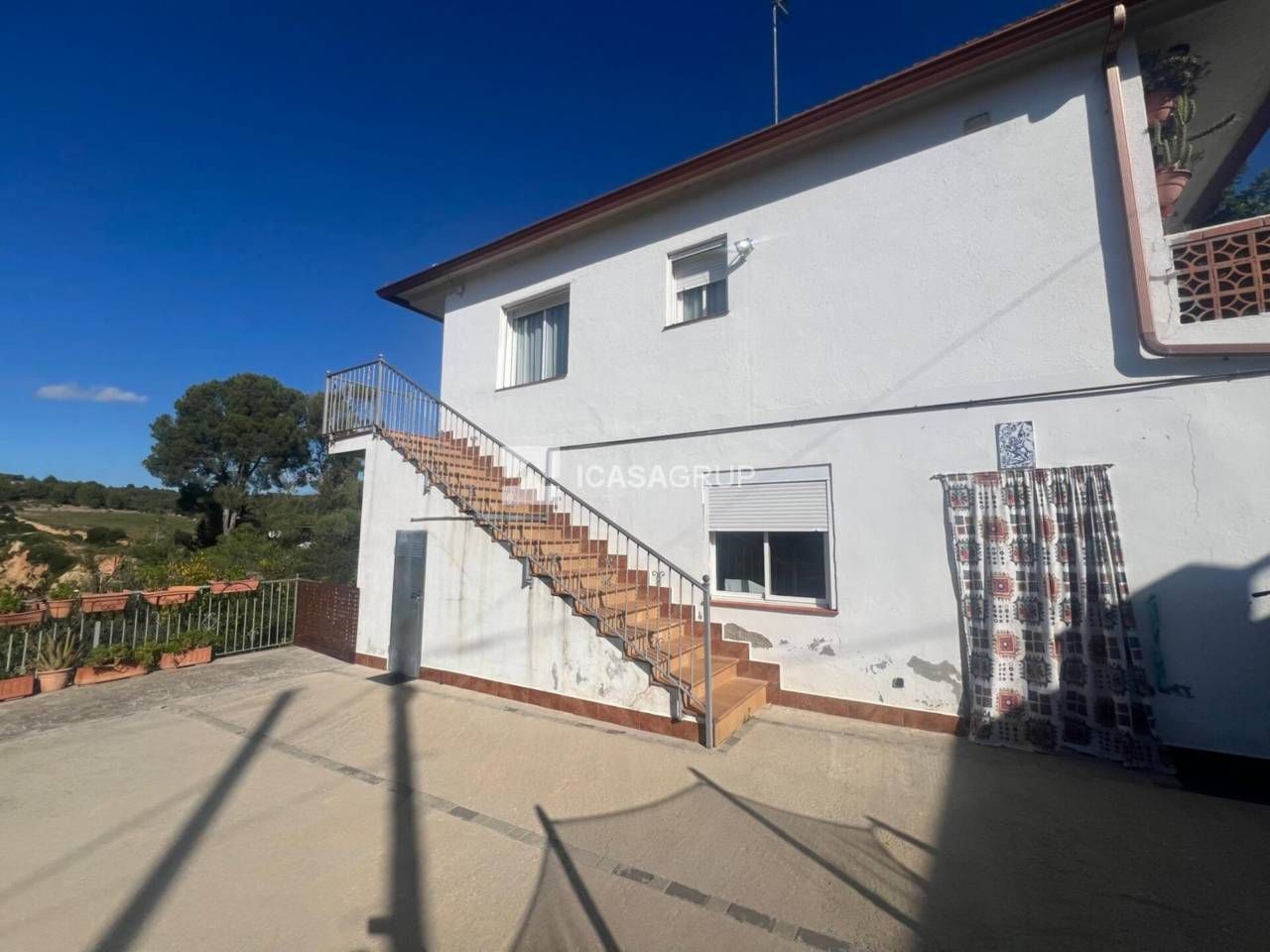 Vista exterior de Casa o xalet en venda en Rubí amb Jardí privat i Terrassa