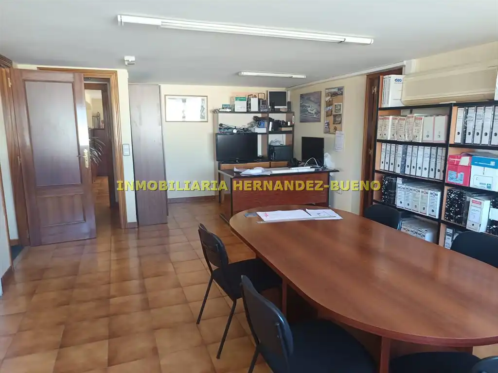 Büro zur Miete in Salamanca mit Klimaanlage, Heizung und Möbliert