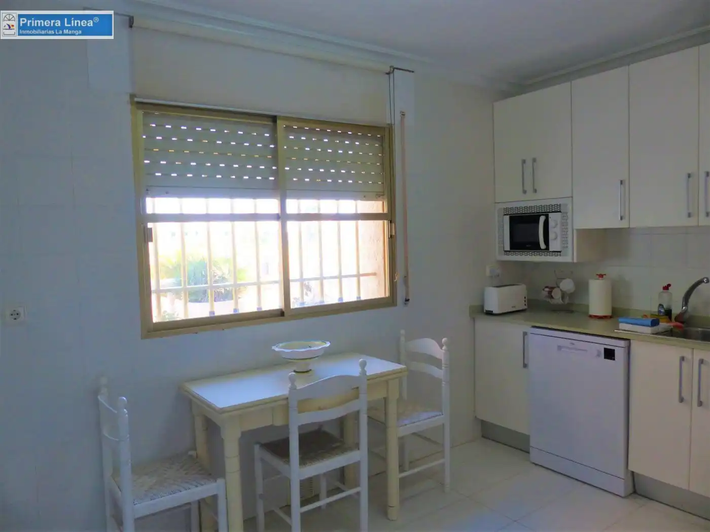 Cocina de Casa adosada en venta en La Manga del Mar Menor con Aire acondicionado, Terraza y Amueblado