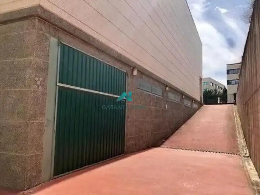 Vista exterior de Local en venda en Alcorcón amb Aire condicionat