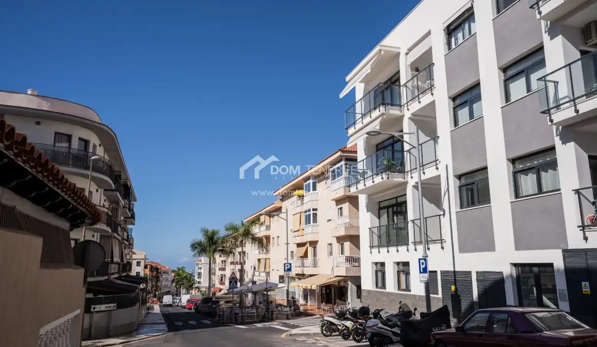 Vista exterior de Piso en venta en Adeje con Terraza, Trastero y Piscina
