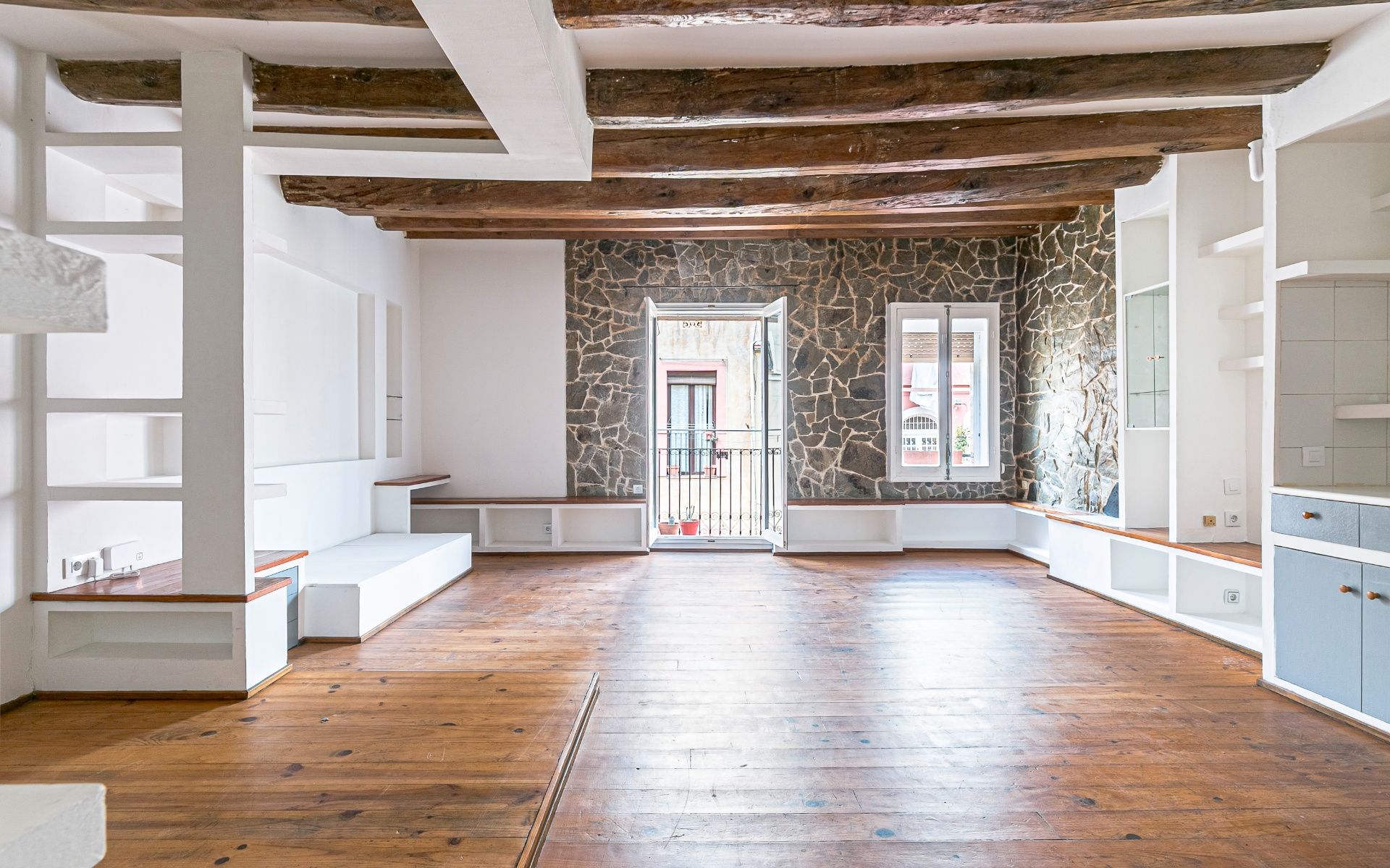Sala de estar de Piso en venta en  Barcelona Capital con Balcón