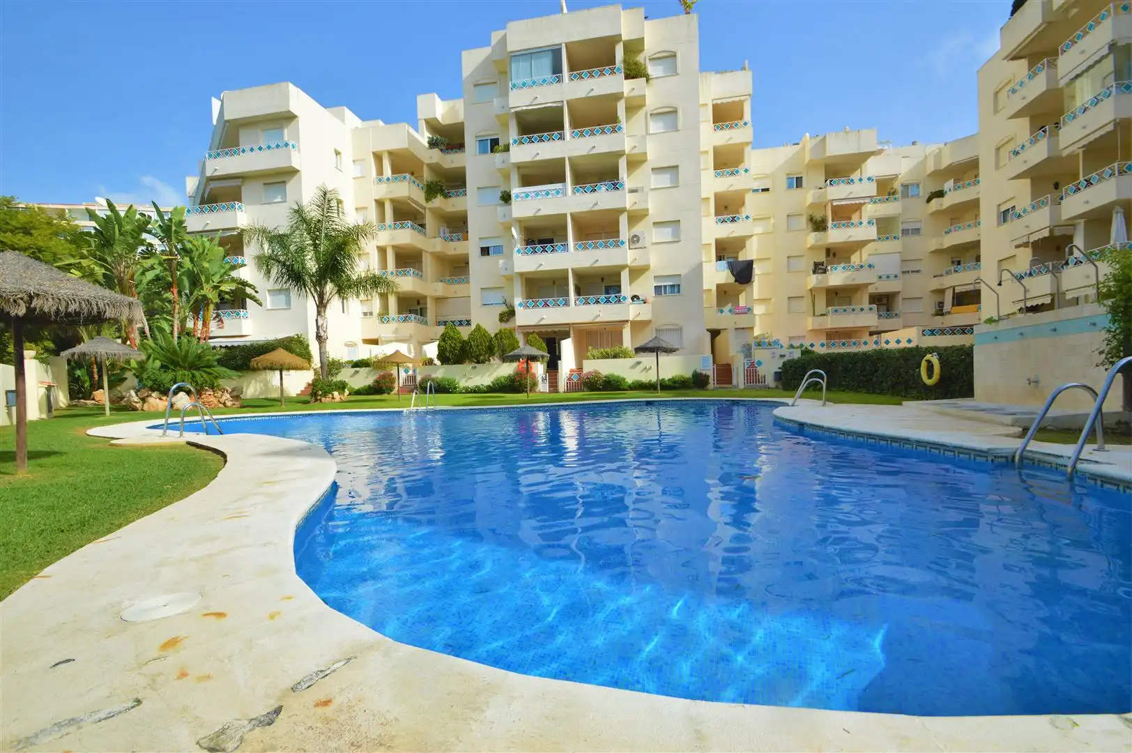 Piscina de Pis en venda en Marbella amb Terrassa, Traster i Forn