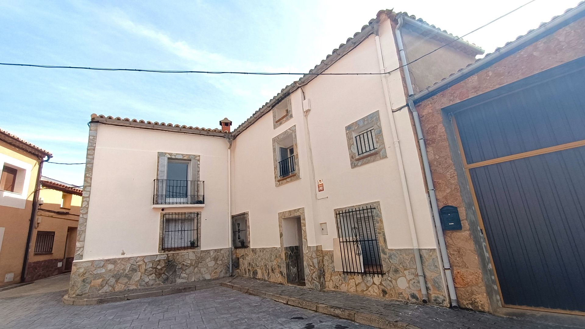 Exterior view of House or chalet for sale in Arcos de Jalón  with Heating, Terrace and Storage room