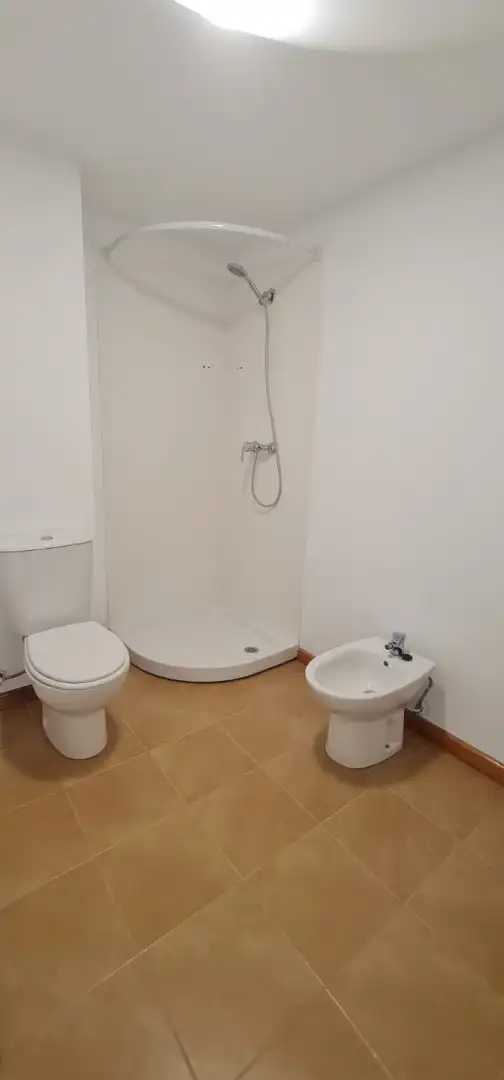 Badezimmer von Maisonette zum Verkauf in Chóvar mit Ofen