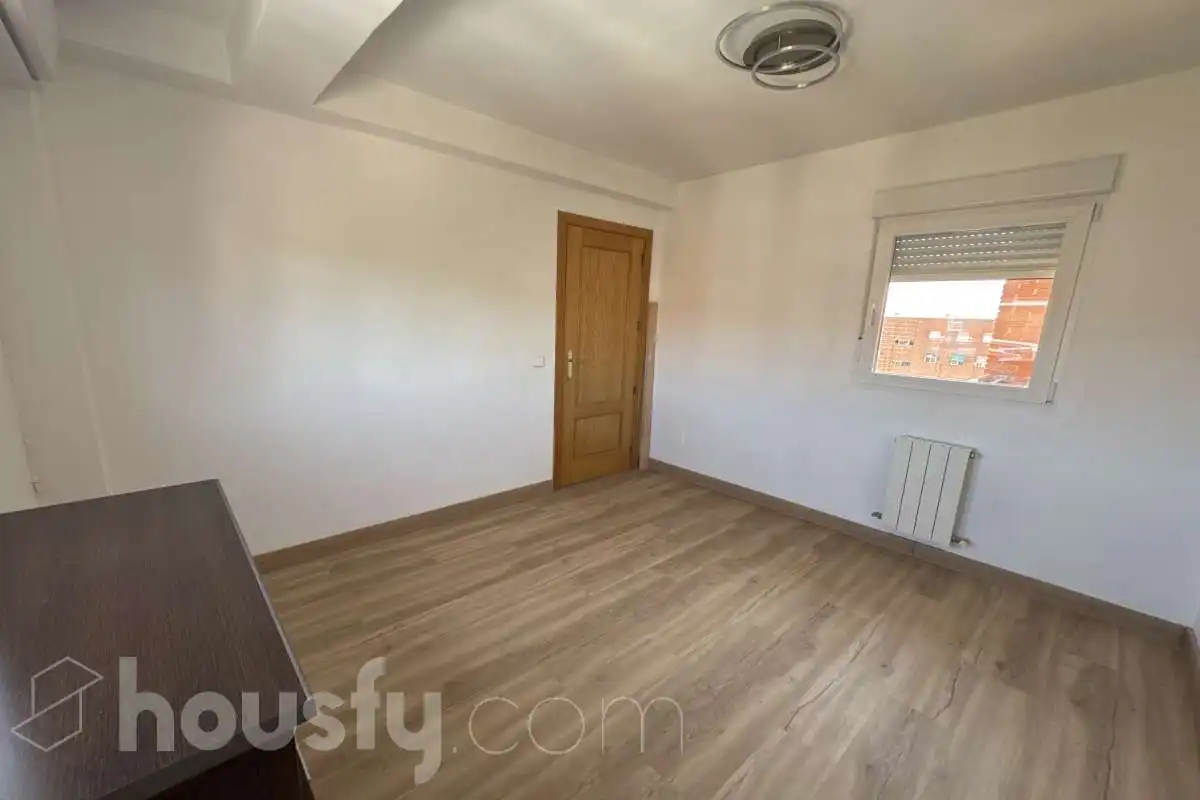 Bedroom of Flat for rent in Madrid  with Air Conditioner, Heating and Parquet flooring