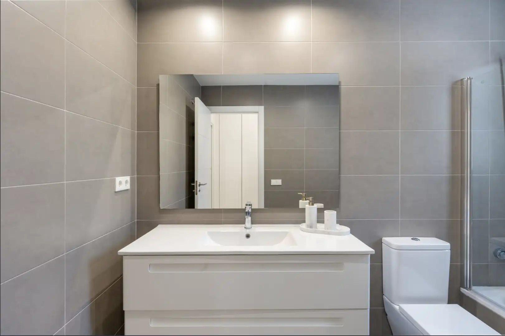 Baño de Apartamento de alquiler en Marbella con Aire acondicionado, Terraza y Amueblado