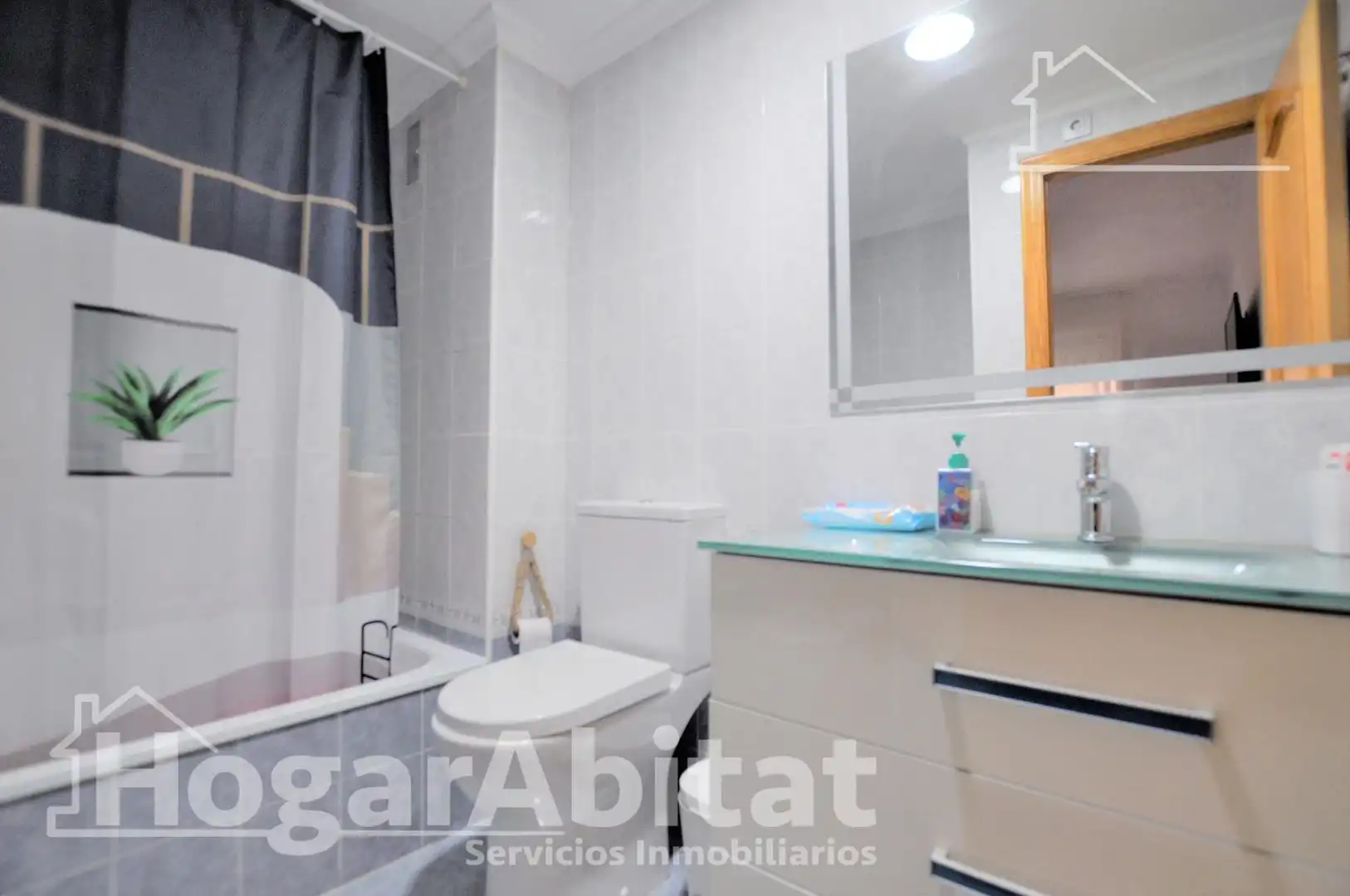 Baño de Piso en venta en Manises con Aire acondicionado, Calefacción y Trastero