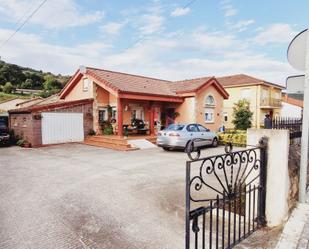 Vista exterior de Casa o xalet en venda en Arenas de Iguña amb Terrassa