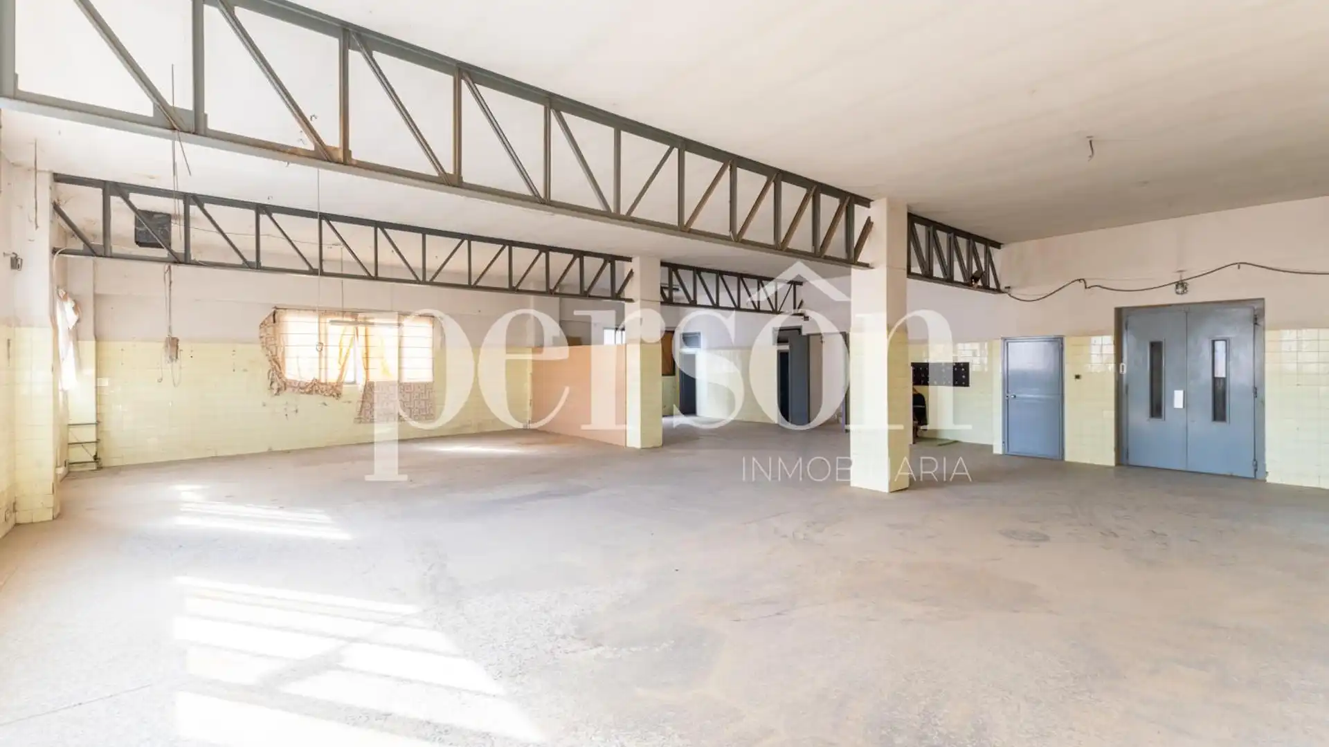 Industrial buildings for sale in Benetússer