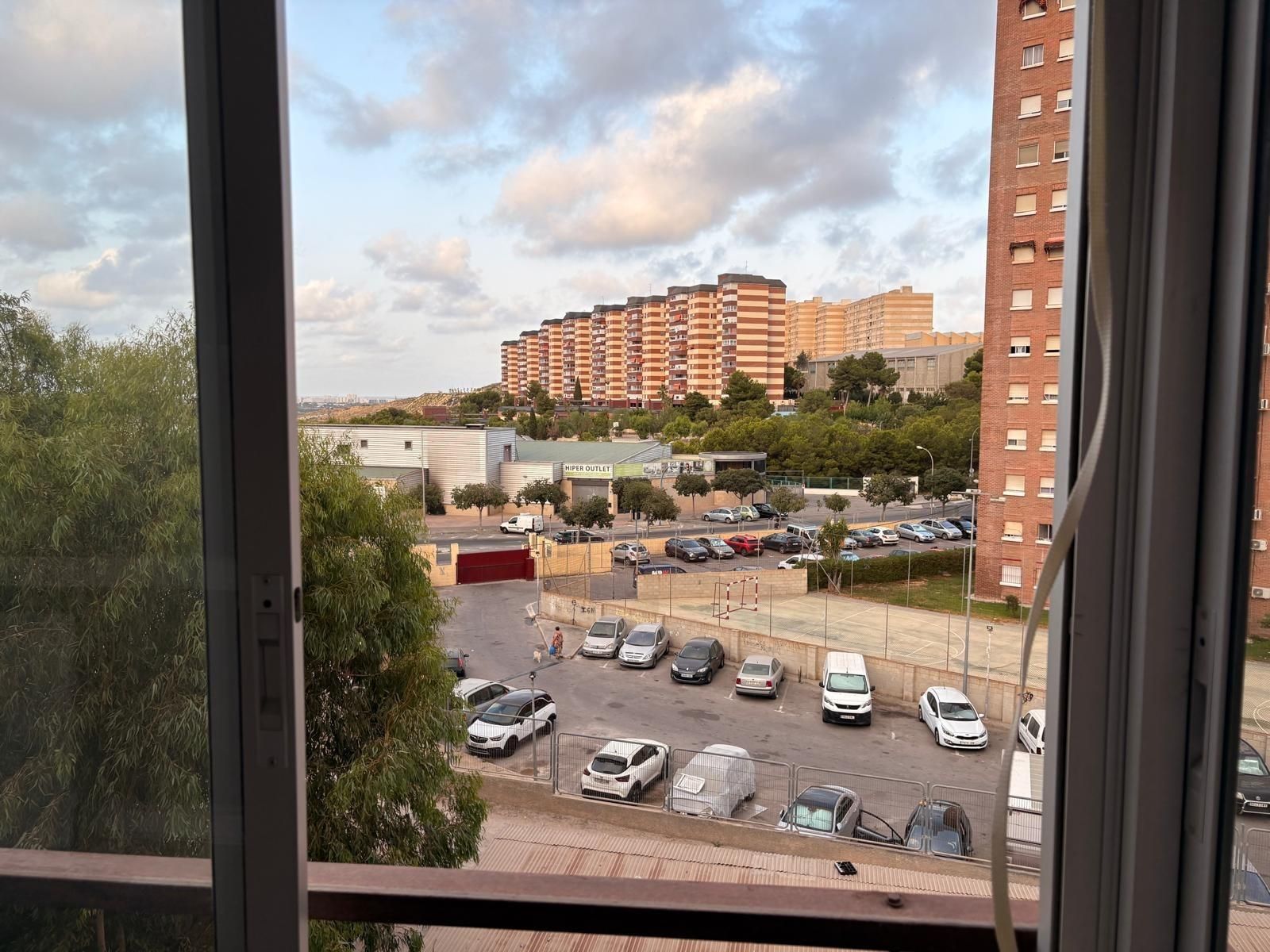 Vista exterior de Pis en venda en Alicante / Alacant amb Balcó