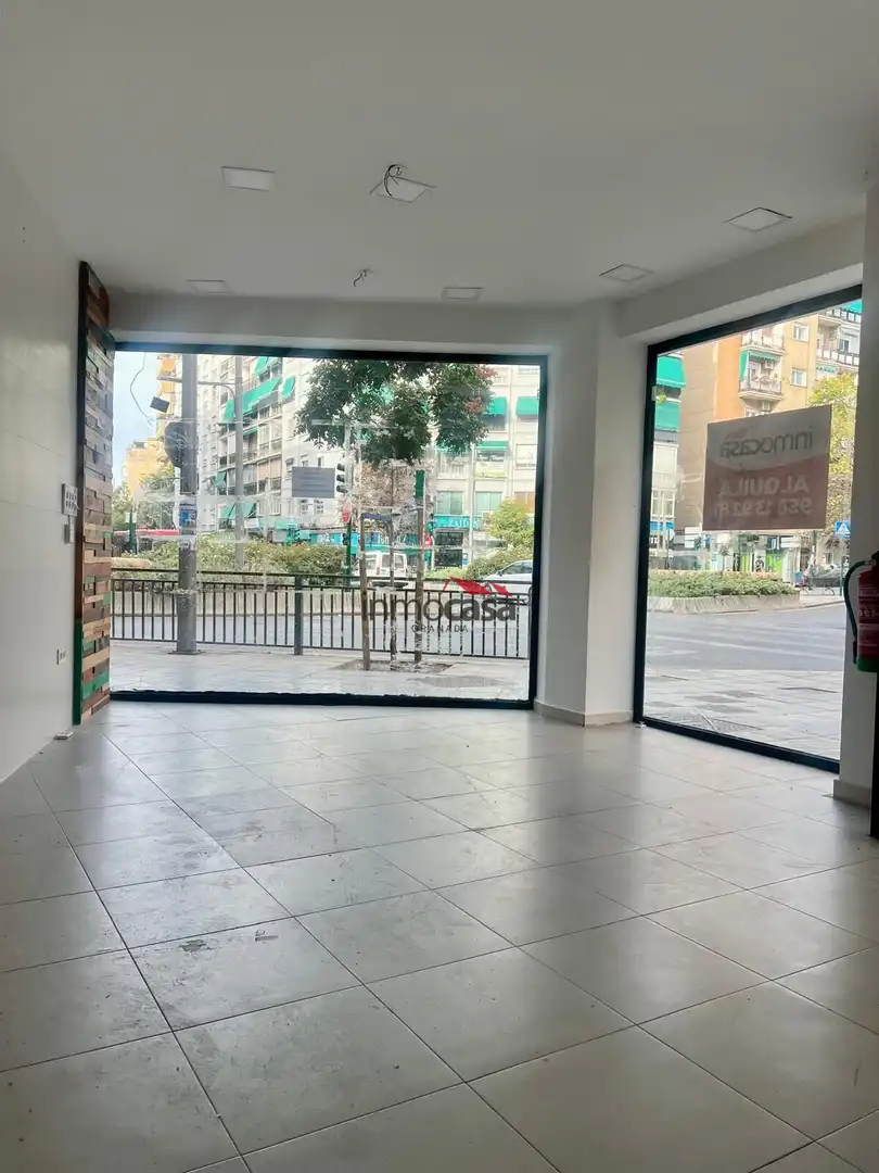 Commercial properties for rent in Avenida DON BOSCO, Barrio de Zaidín