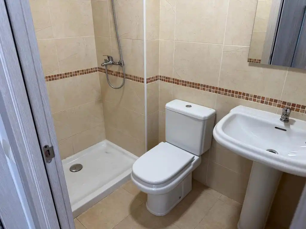 Baño de Piso en venta en Deltebre con Aire acondicionado, Terraza y Trastero