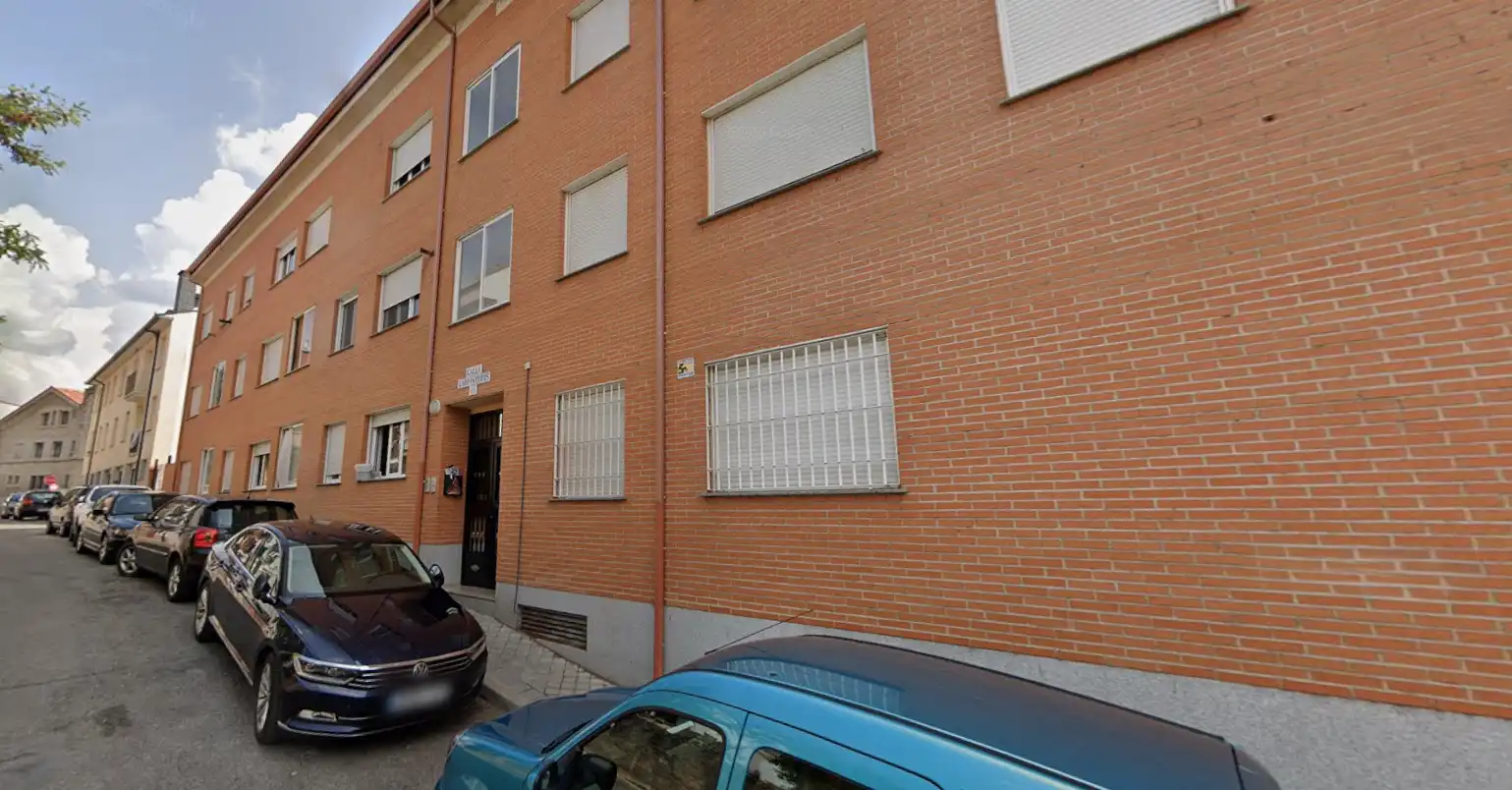 Vista exterior de Piso en venta en El Espinar con Alarma