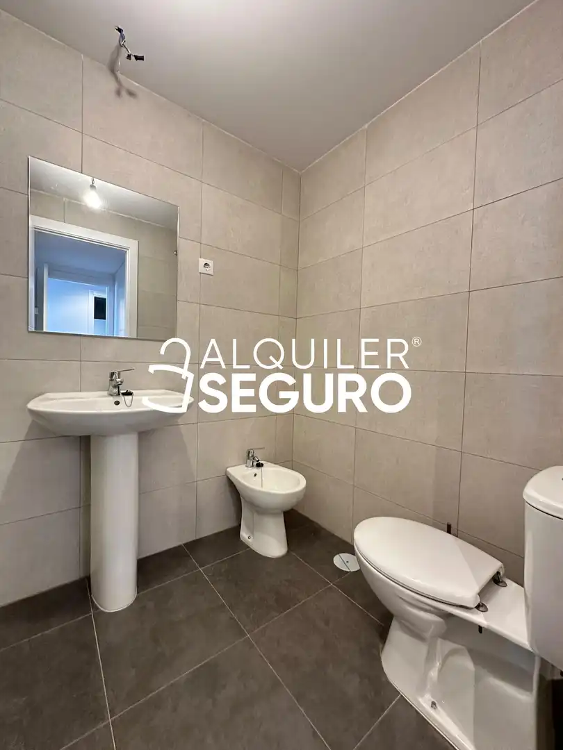 Flat for rent in Madrid  with Air Conditioner, Heating and Storage room