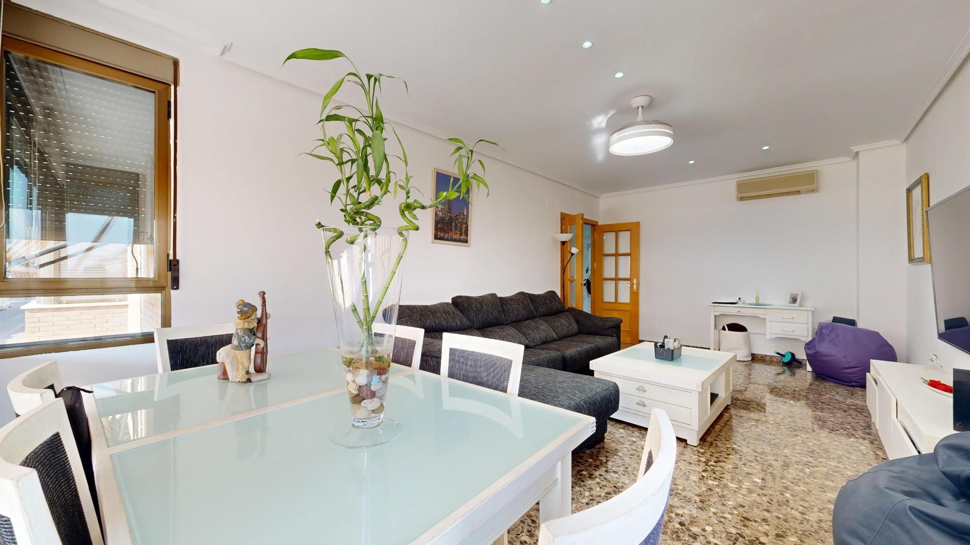 Sala d'estar de Apartament en venda en  Valencia Capital amb Aire condicionat, Calefacció i Traster