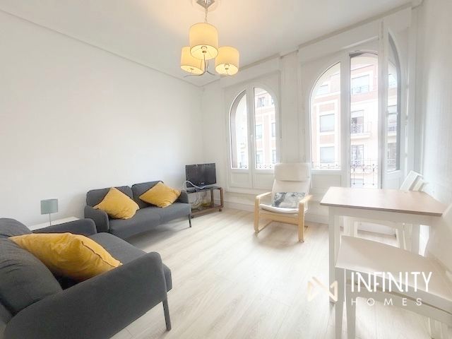 Living room of Flat for sale in Bilbao   with Heating, Oven and Washing machine