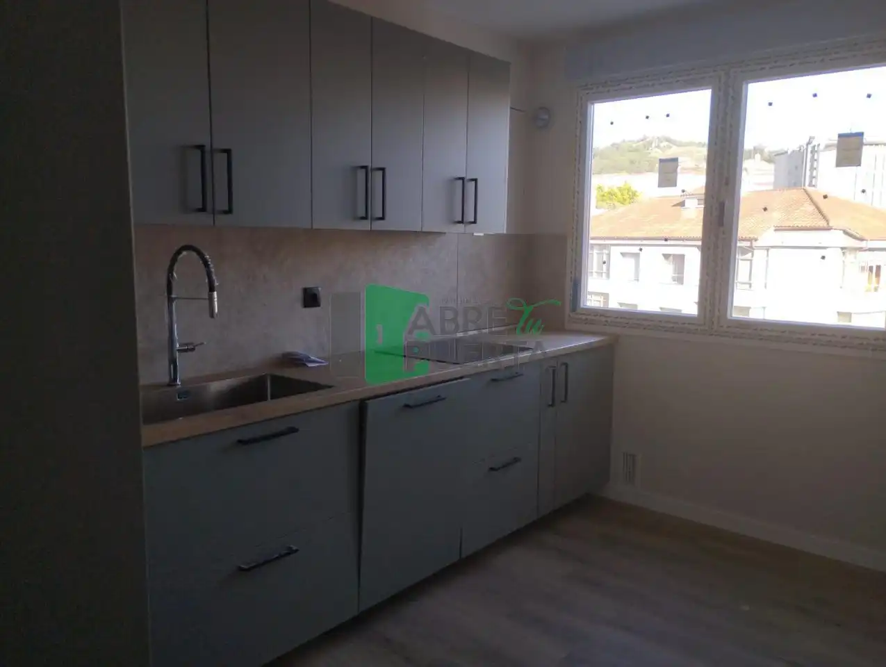 Cocina de Piso en venta en A Carballeira