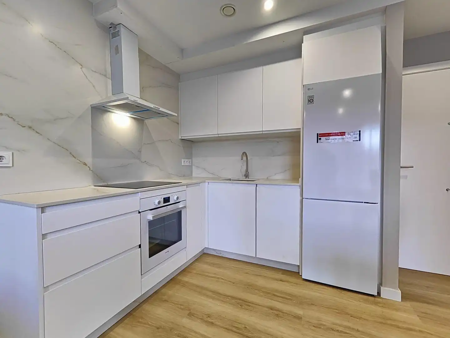 Kitchen of Flat for rent in Pontevedra Capital   with Heating, Storage room and Furnished