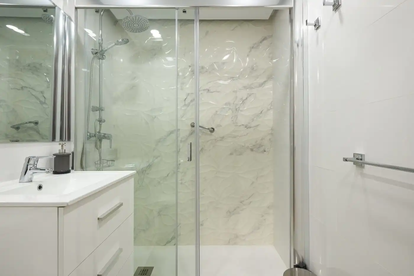 Badezimmer von Wohnung zur Miete in Málaga mit Klimaanlage, Terrasse und Möbliert