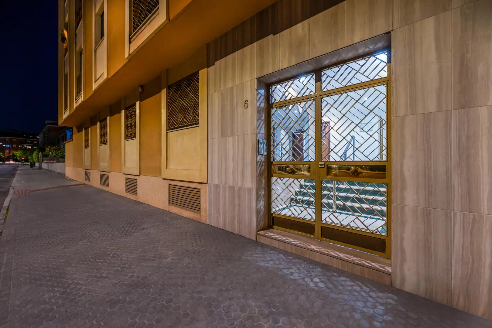 Flat for sale in Sevilla  with Air Conditioner, Terrace and Storage room