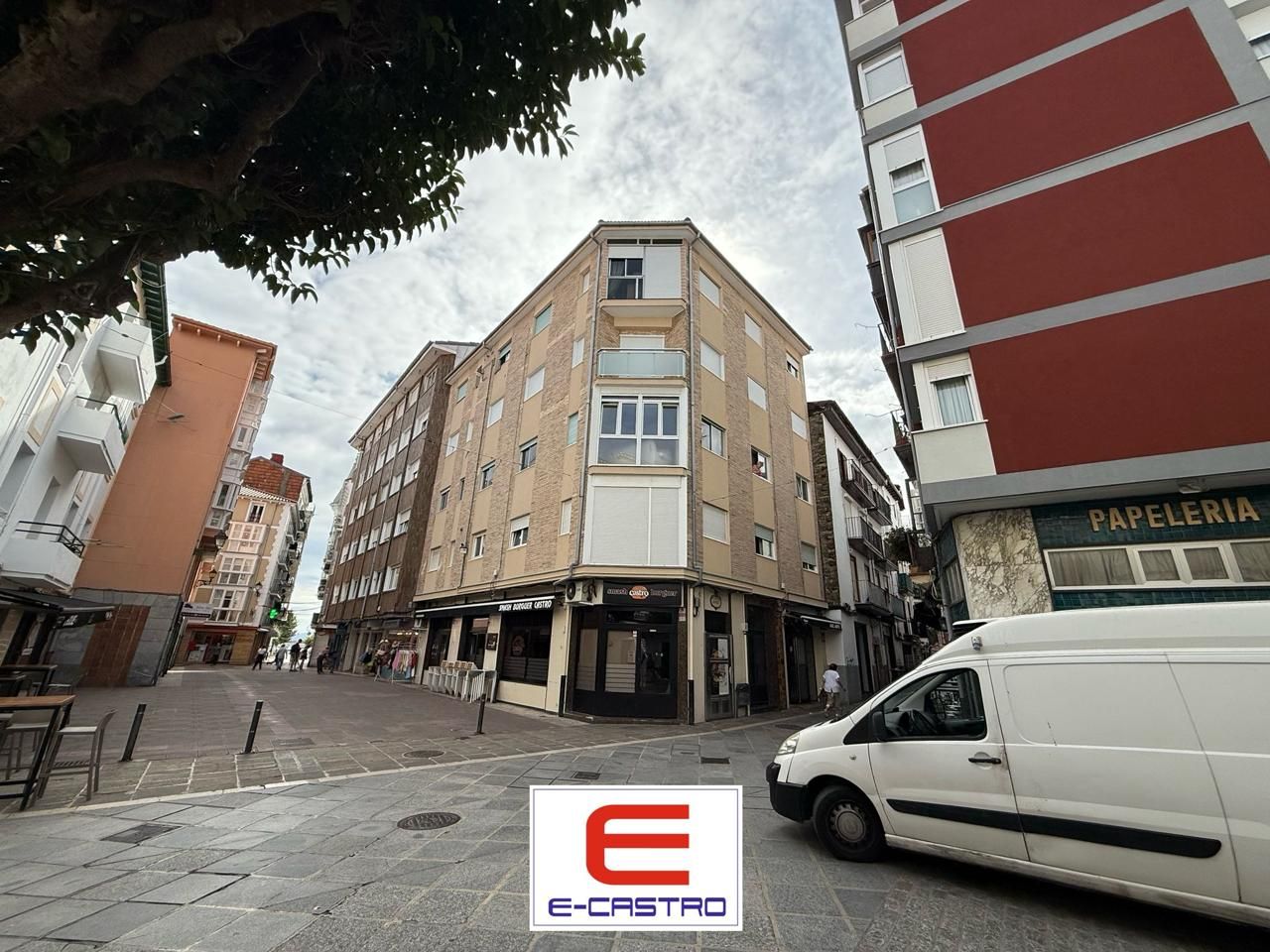 Vista exterior de Pis en venda en Castro-Urdiales amb Parquet