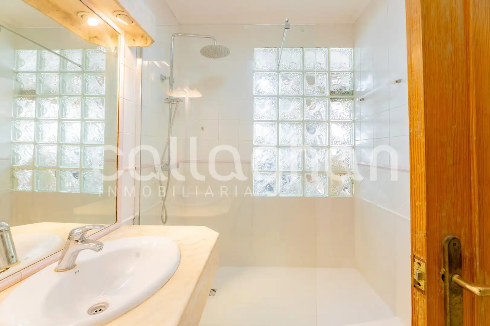 Badezimmer von Wohnung zur Miete in Valencia mit Klimaanlage, Abstellraum und Möbliert