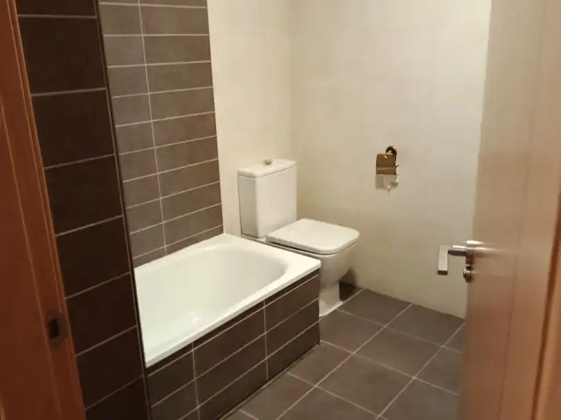 Bany de Pis de lloguer en Núcleo Urbano