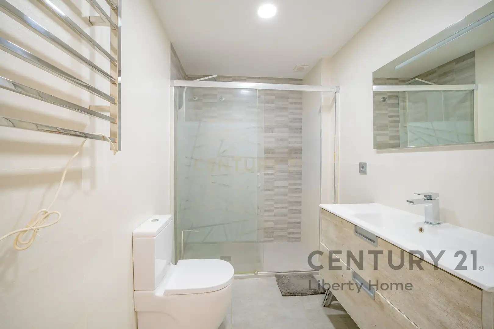 Bathroom of Apartments for rent in Valencia  with Air Conditioner, Private garden and Oven