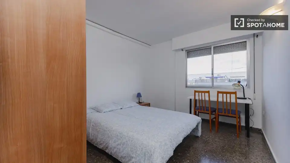 Habitación de Piso de alquiler en Valencia con Aire acondicionado, Calefacción y Amueblado