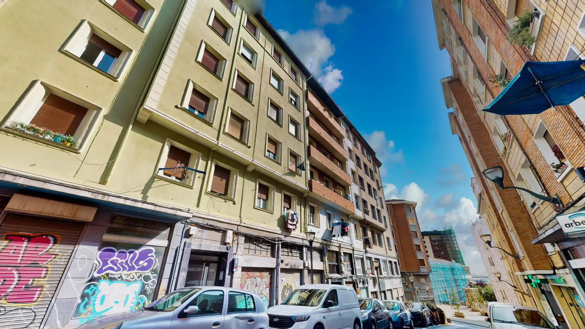 Vista exterior de Pis en venda en Bilbao  amb Calefacció