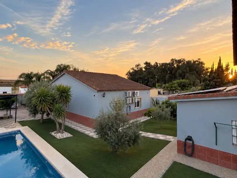 Vista exterior de Casa o chalet en venta en Arahal, Sevilla