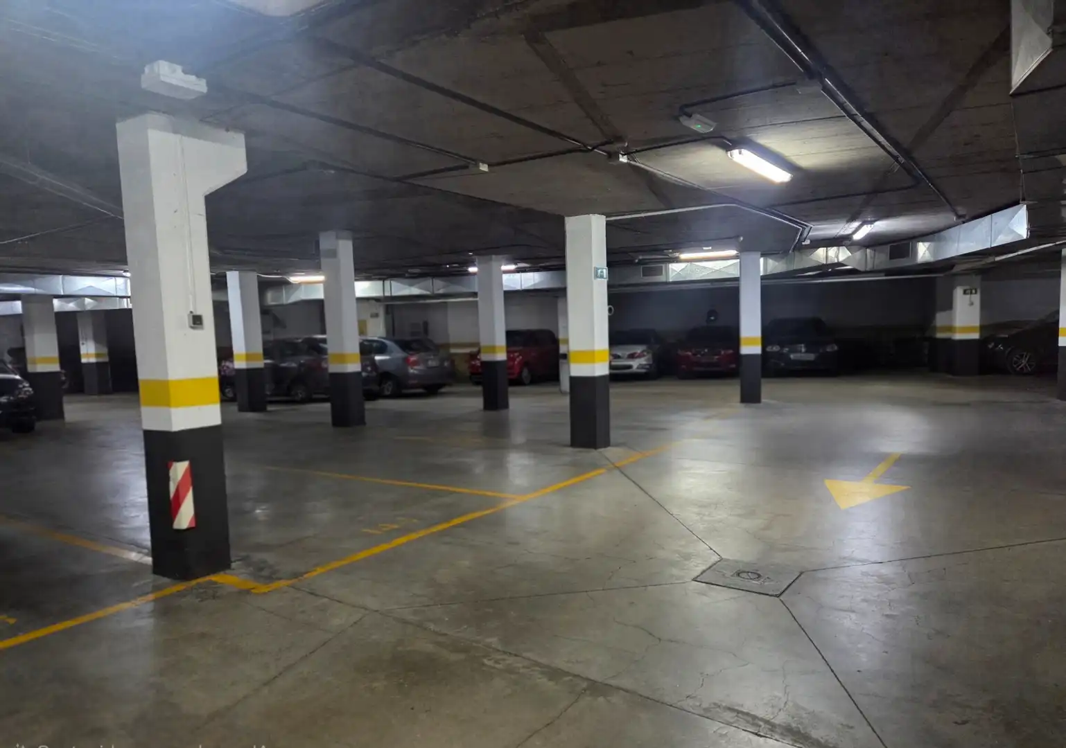 Parking de Piso en venta en Madrid con Aire acondicionado, Calefacción y Jardín privado