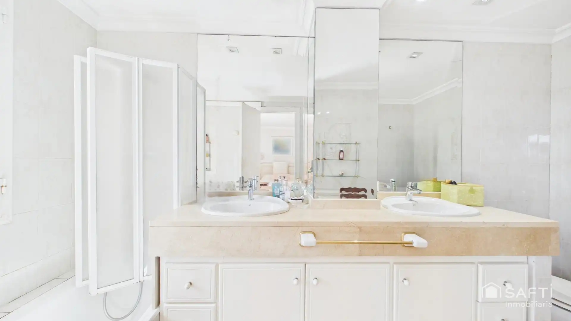 Bathroom of Detached homes for sale in Calvià  with Air Conditioner, Terrace and Balcony