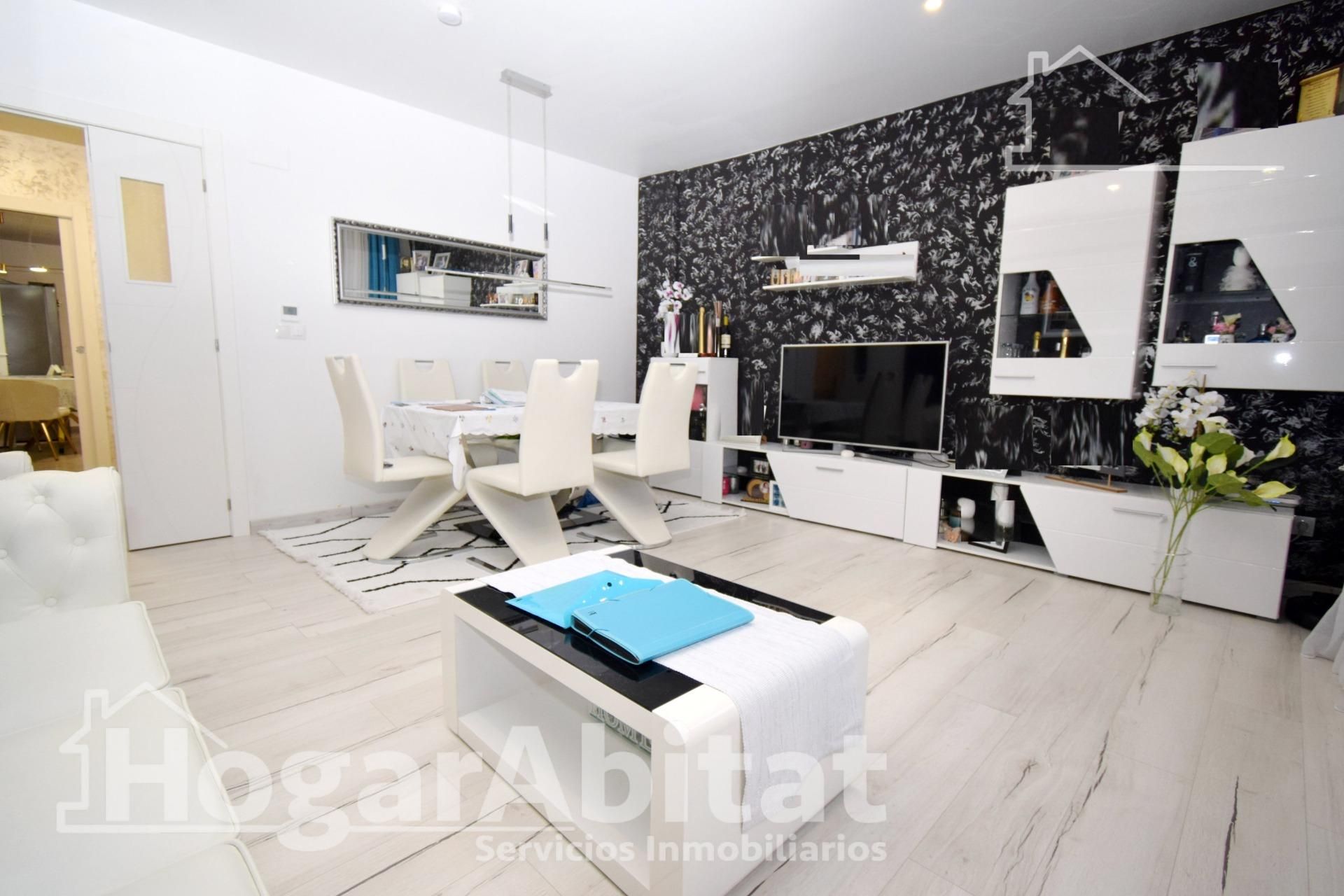 Sala d'estar de Pis en venda en Montserrat amb Aire condicionat, Calefacció i Parquet