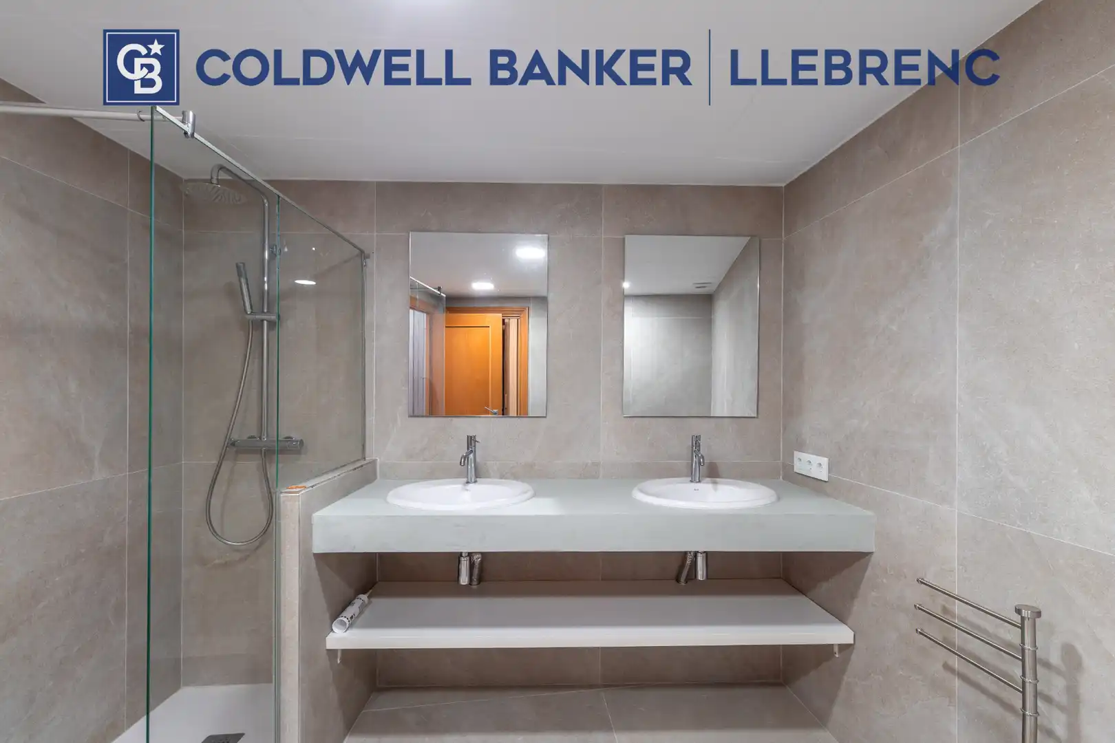 Baño de Dúplex de alquiler en Barcelona con Aire acondicionado, Calefacción y Terraza