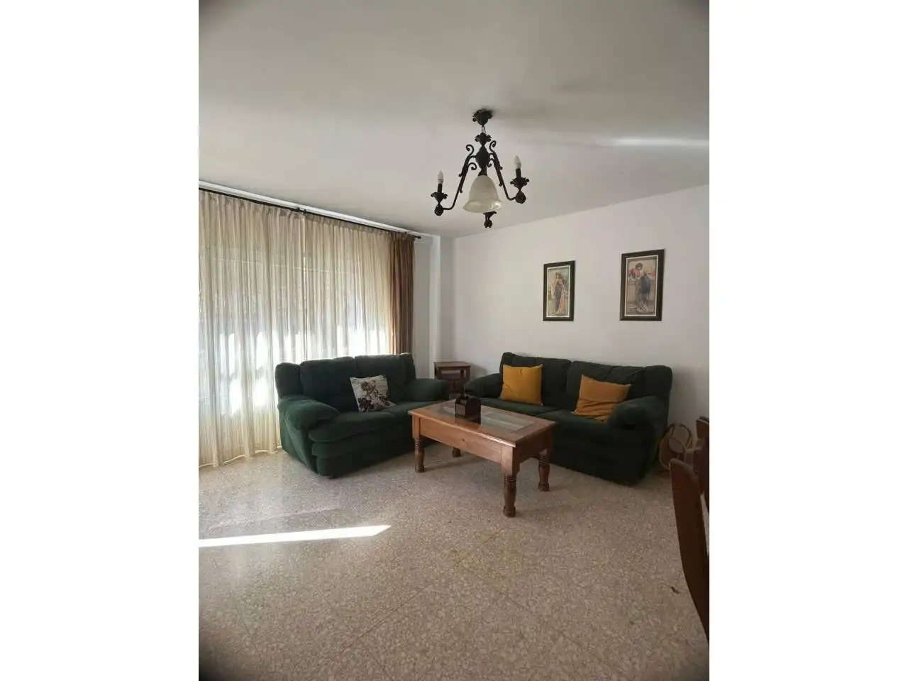 Sala d'estar de Pis en venda en Estepona amb Moblat i Balcó