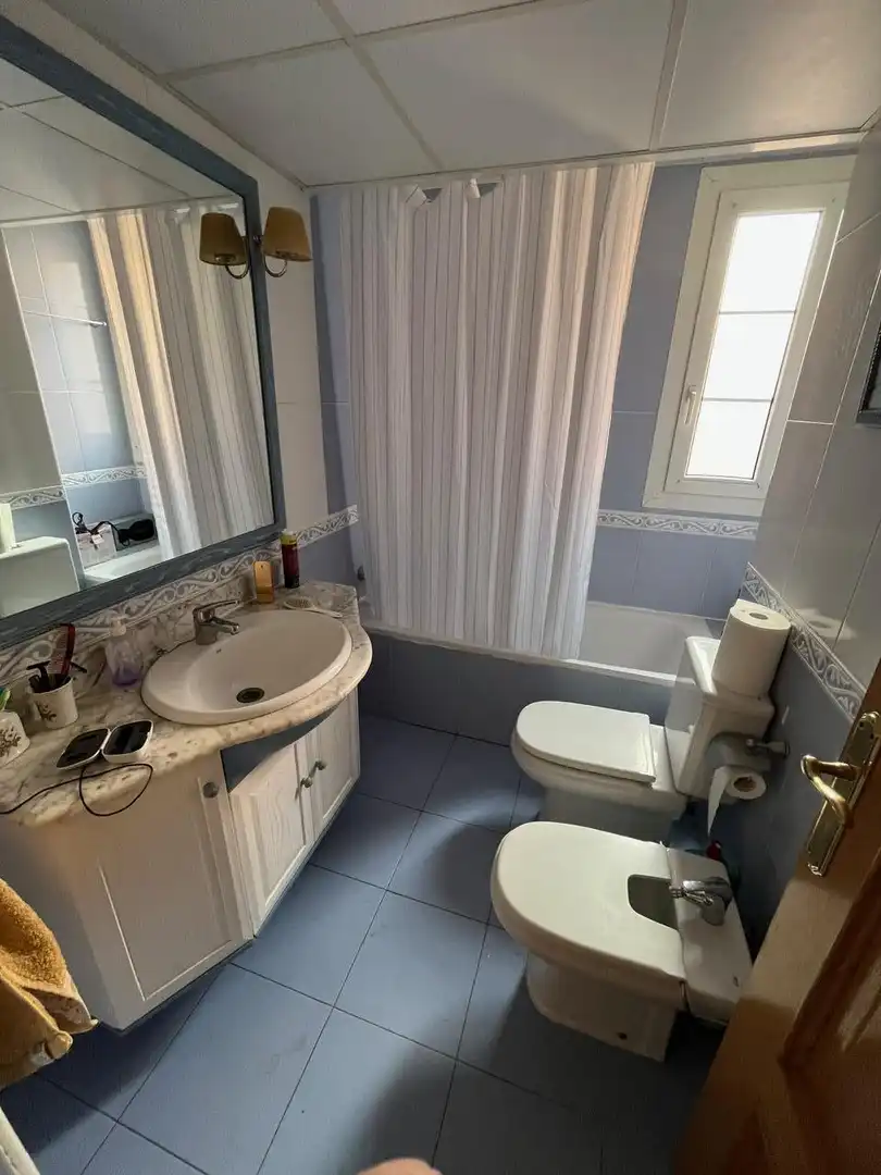 Baño de Casa adosada en venta en Zaragoza con Aire acondicionado, Calefacción y Jardín privado
