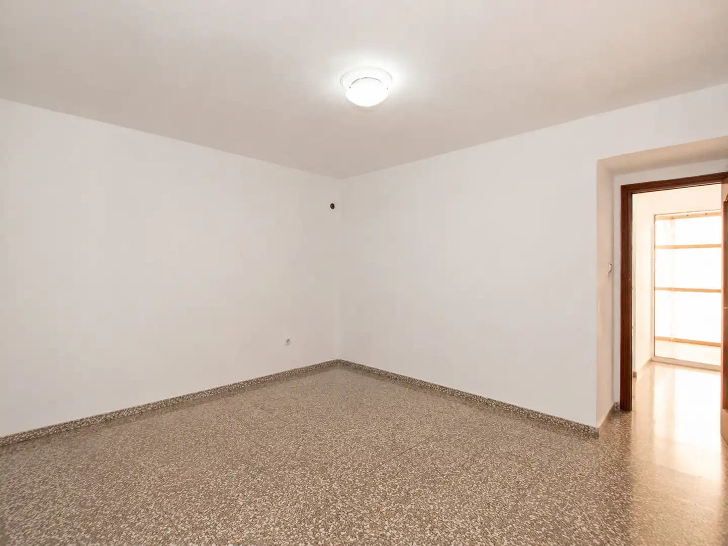 Piso en venta en Valencia con Terraza, Trastero y Horno