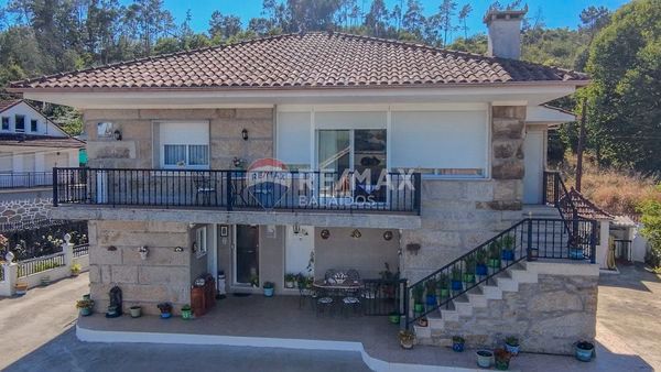 Vista exterior de Casa o xalet en venda en Ponteareas amb Calefacció, Jardí privat i Terrassa
