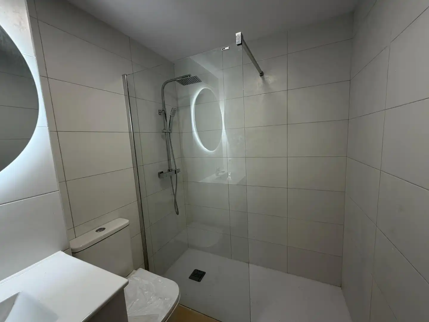 Badezimmer von Wohnung zum Verkauf in Salt