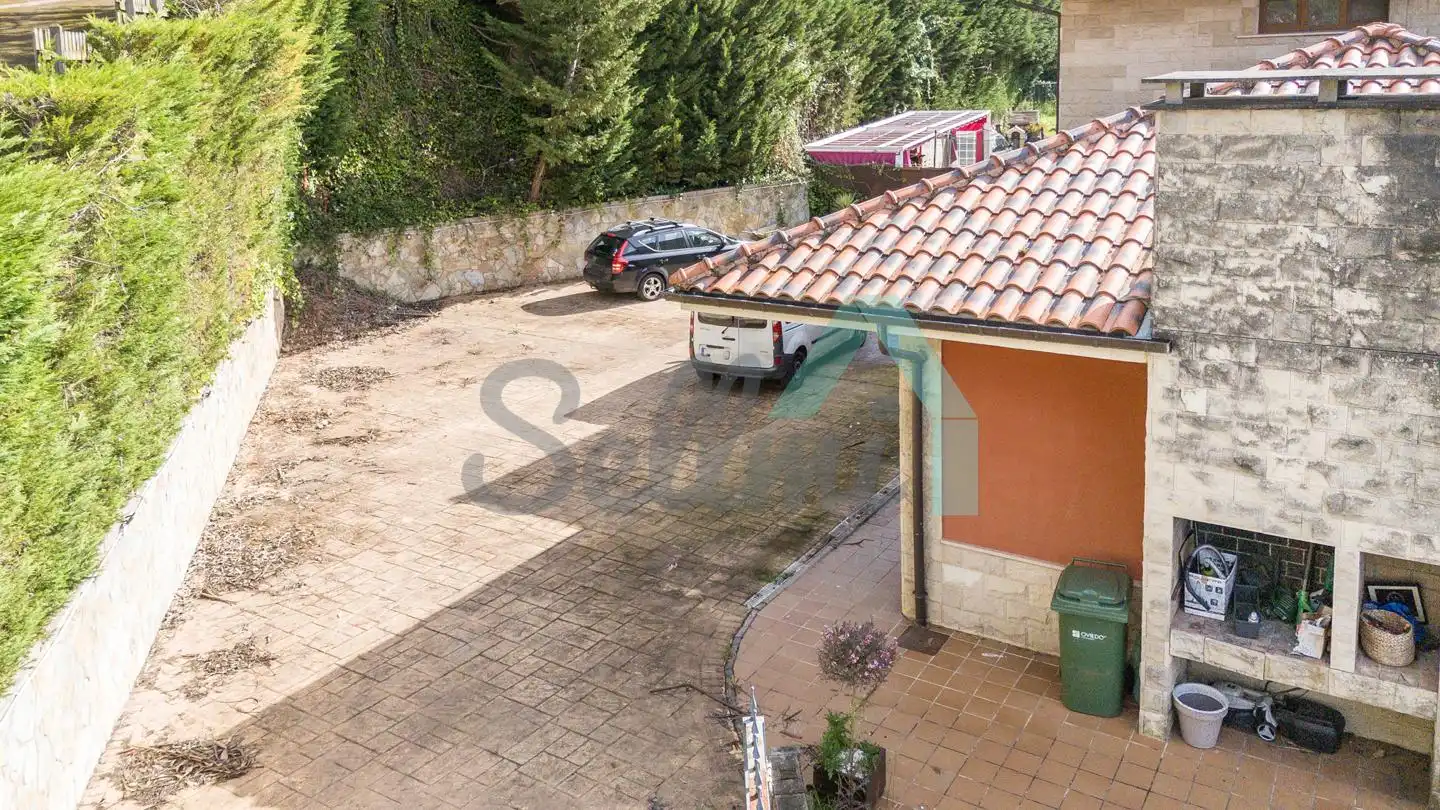 Vista exterior de Casa o chalet en venta en Oviedo  con Calefacción, Jardín privado y Parquet