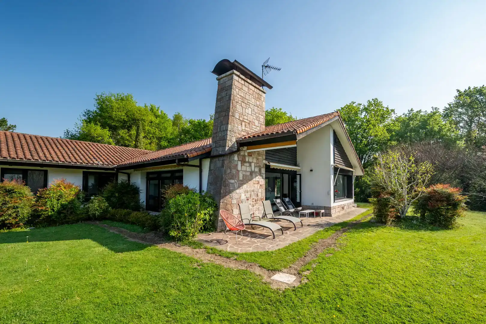 Vista exterior de Casa o xalet en venda en Irun  amb Balcó