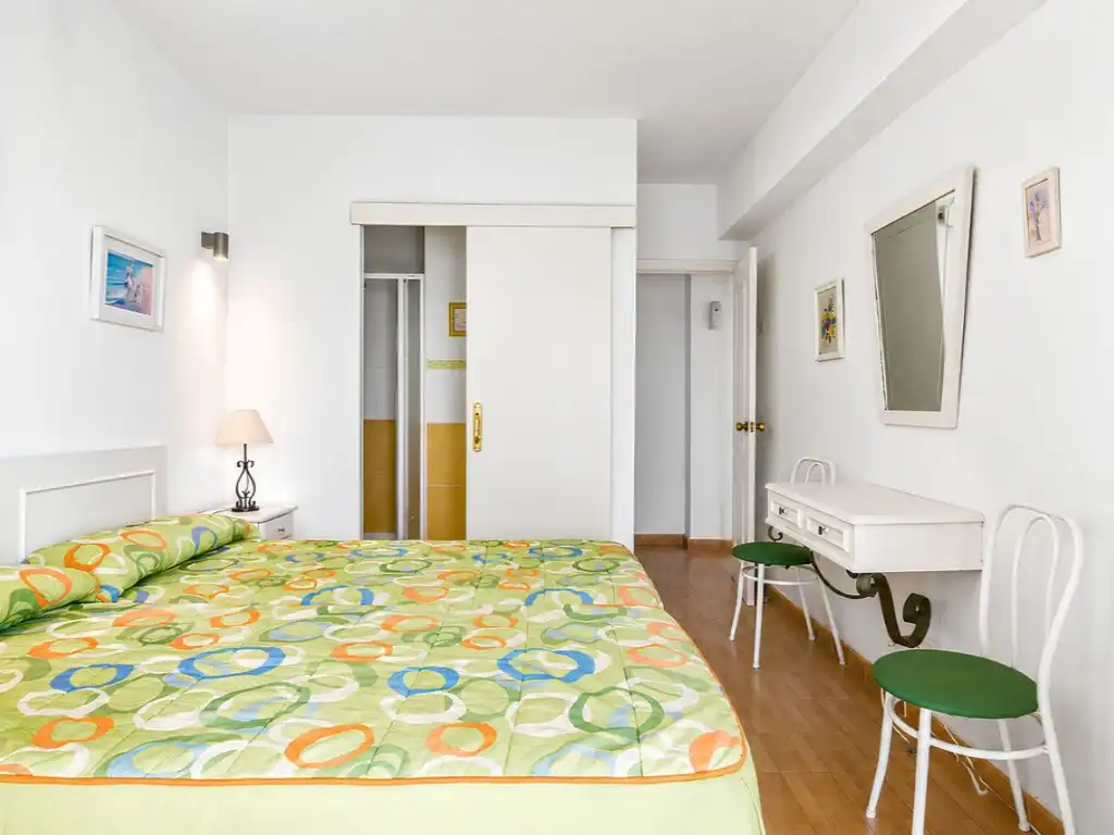 Habitación de Piso en venta en Fuengirola con Aire acondicionado, Terraza y Amueblado