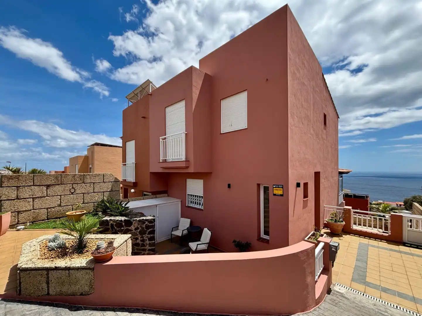 Vista exterior de Casa adosada en venta en Candelaria con Aire acondicionado, Terraza y Piscina