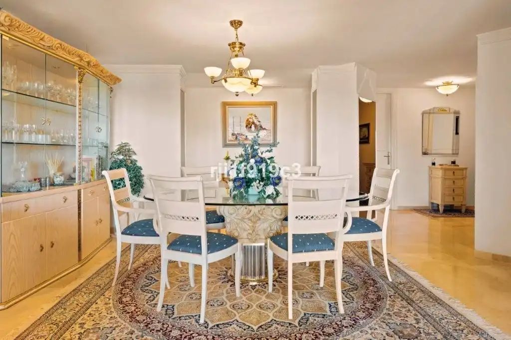 Comedor de Apartamento en venta en Marbella con Terraza, Trastero y Amueblado
